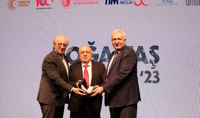 İscehisar 'ın Gurur Kaynağı Şuayp Demirel'e, Ege Maden İhracatçıları Birliği Onur Ödülü verildi.