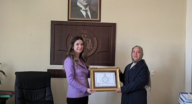 İscehisar’ın İlk Kadın Belediye Başkanı Seyhan Kılınçarslan Mazbatasını alarak Görevine  Başladı