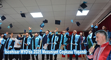 İscehisar MYO'da 2025 Mezuniyet Coşkusu yaşandı.