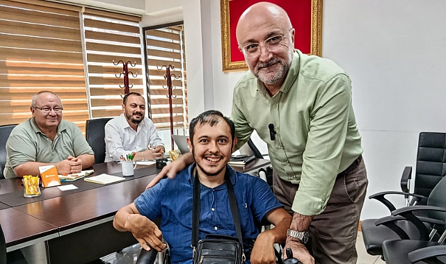 AK PARTİ'DE HALK GÜNÜ BULUŞMALARI SÜRÜYOR. VATANDAŞIN DERDİYLE DERTLENİP HASBİHAL EDİLİYOR.