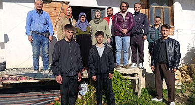 Faruk Öksüz Anadolu İmam Hatip Lisesi öğrencileri ve öğretmenlerinden Sinanpaşa’da Şehit Ailesine Anlamlı Ziyaret