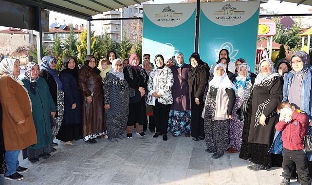 Başkan Seyhan Kılınçarslan, Halk Günü Toplantısında Esentepe Mahallesi Kadınlarıyla Bir Araya Geldi